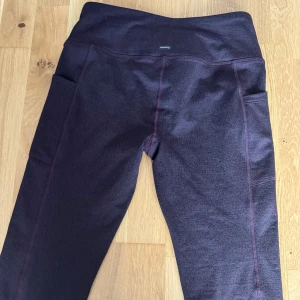 Yoga pants - säljer dessa yogabyxor köpta från usa super bekväma och har även fickor på varje sida de är lite tjockare material vilket är perfekt att använda dem under den kallare årstiden