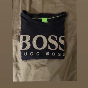 Långärmad Hugo tröja - Långärmad mörkblå Hugo boss tröja. Storlek L