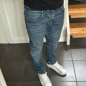 Tiger of sweden  - Säljer ett par Tiger of Sweden jeans med modell Pistolero. De är väldigt bra skick. Strlk 34/32. Hör av dig vid funderingar!!