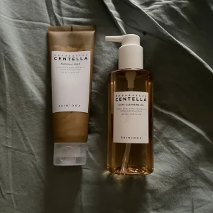En vatten baserad asnikts rengöring och en oil cleanser❤️ - En vatten baserad cleanser och en Olje baserad cleanser från det kända koreanska märket skin 1004, dessa är jätte bra för alla hudtyper och känslig hud. Den får min hud att kännas som en bebis,dem är använda men det finns jätte mycket kvar❤️💕💕❤️