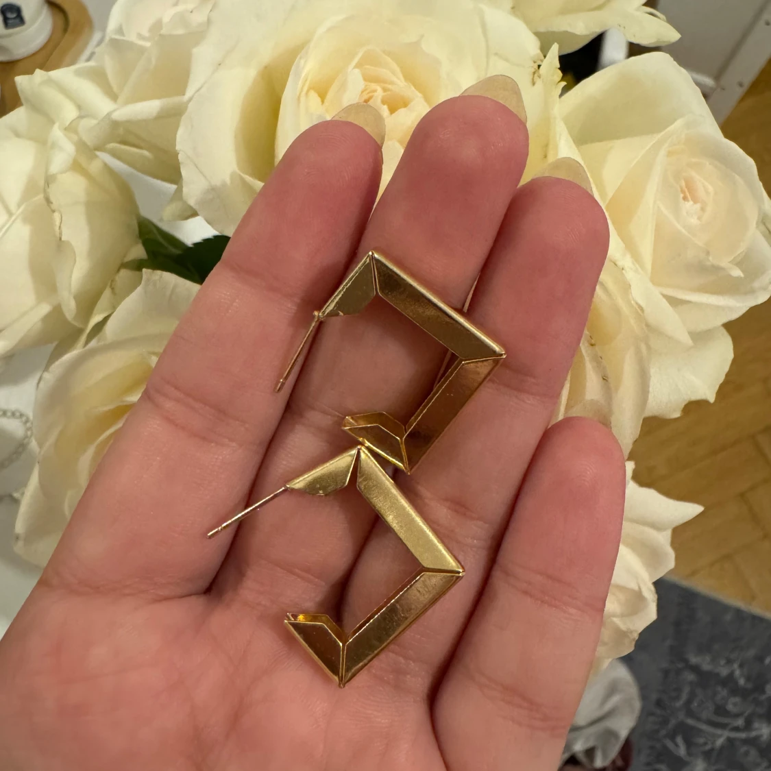 Guldiga geometriska örhängen - 90