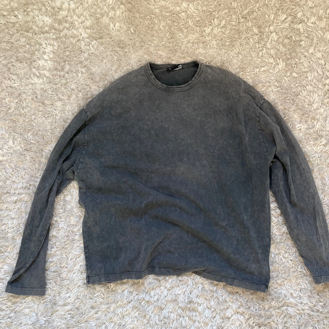 Grå långärmad tröja från ASOS DESIGN