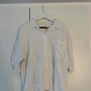 Snygg linne skjorta  - Snygg linne skjorta ifrån Lager 157😍😍 Storlek: M Använd endast 1 gång 