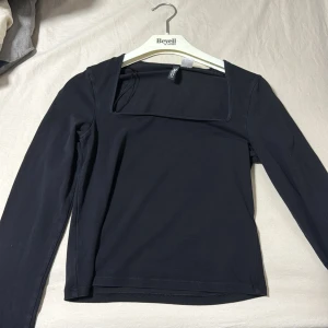 Skön långärmad tröja - Frakt 35 kr säljer den för jag har bytit stil 