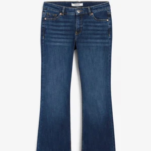 Low Waist bootcut jeans - Jätte fina låg midjade jeans från kappahl. Använda en gång och är som nya. Skriv för fler bilder och information!💕 
