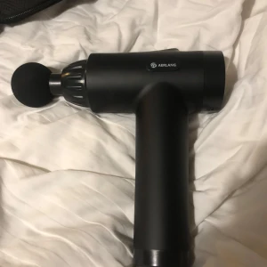 Massage pistol  - Riktigt bra massage pistol i nyskick som inte kommer till användning. Är riktigt bra mot kroppen. Har du funderingar är det bara att fråga. Väska ingår och allt inuti. Pris kan diskuteras 