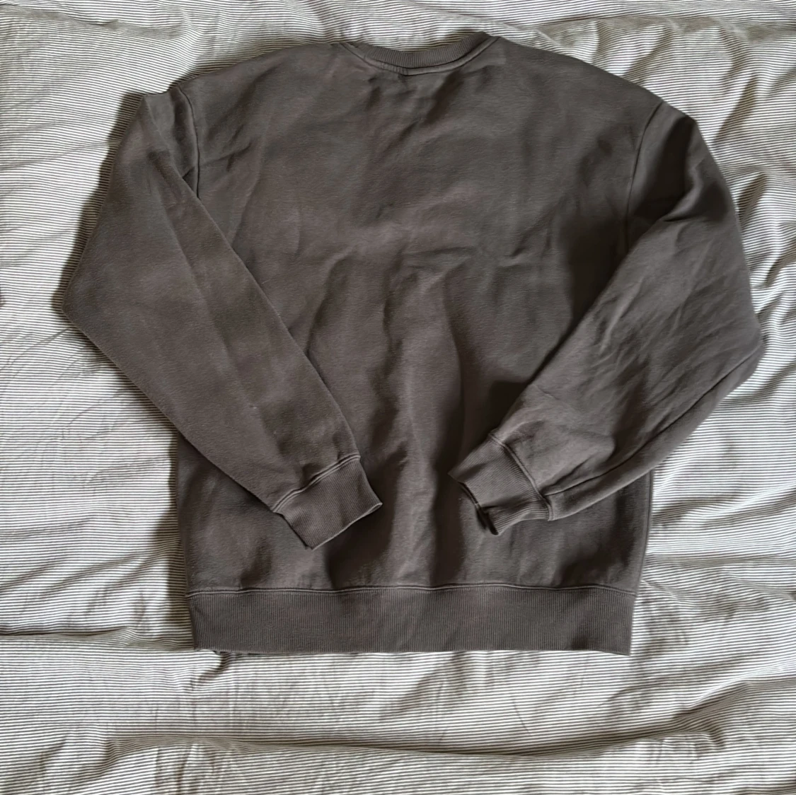 Grå sweatshirt från H&M - 1