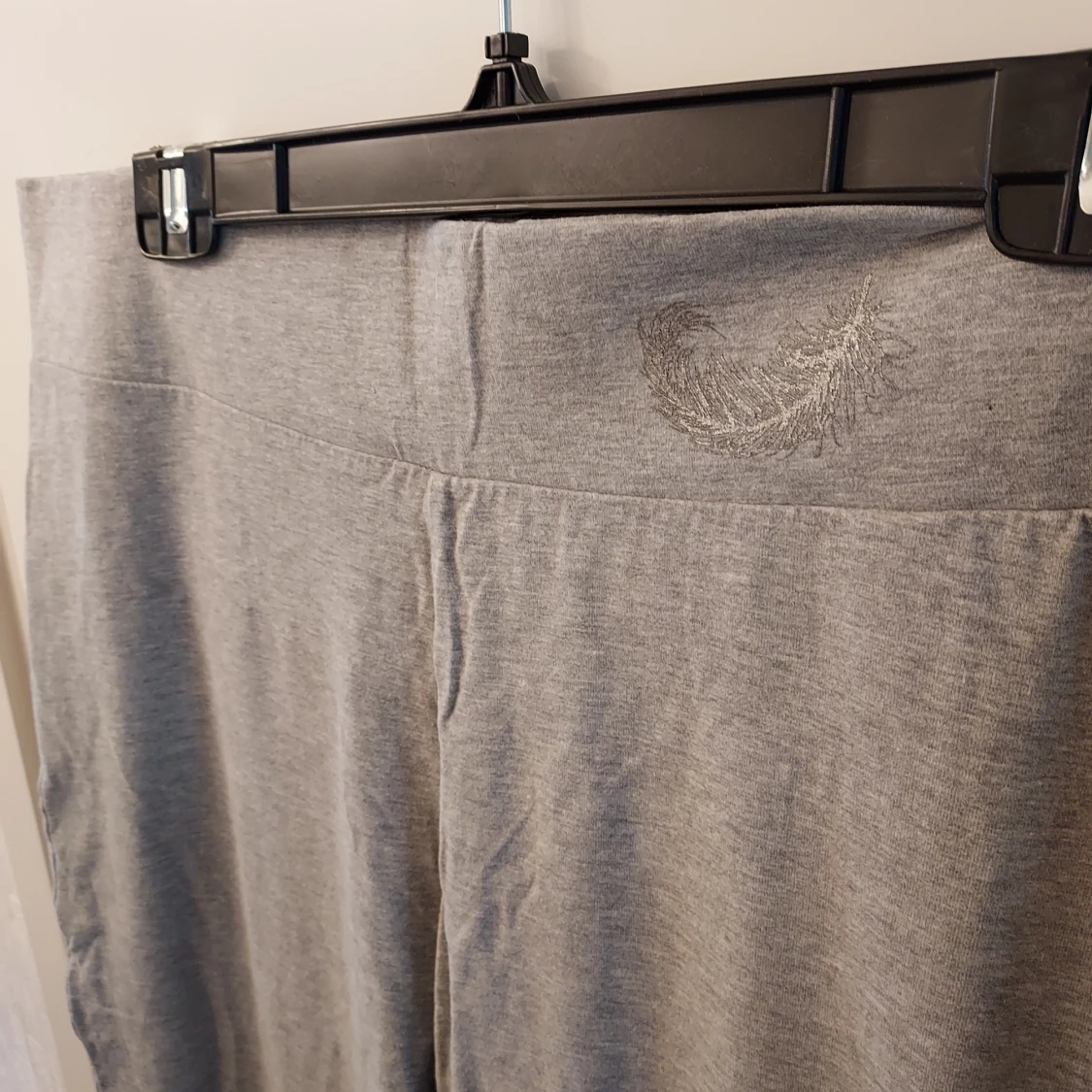 Grå utsvängda byxor/yogapants  - 3