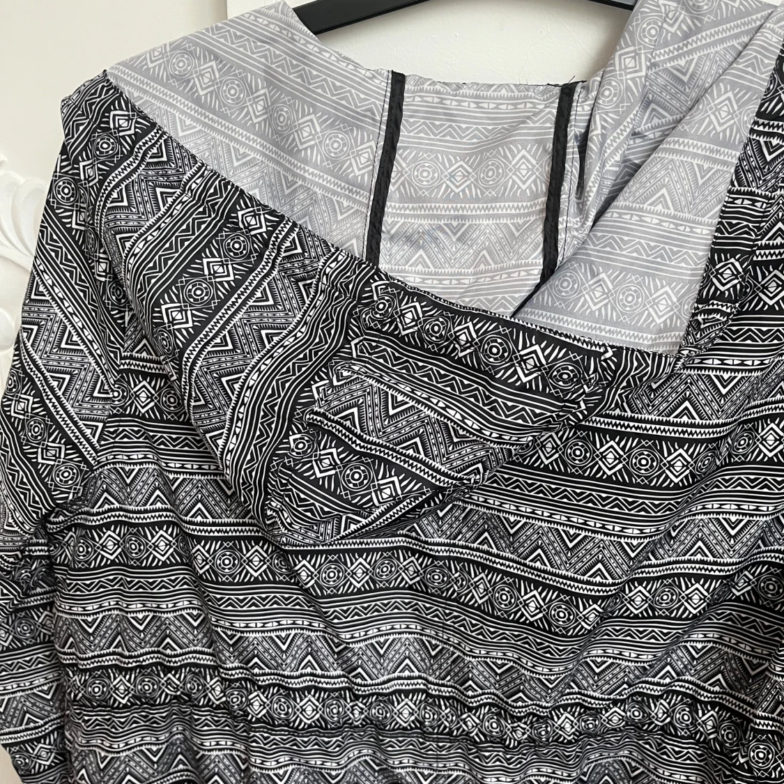 Svartvit mönstrad parka - 4