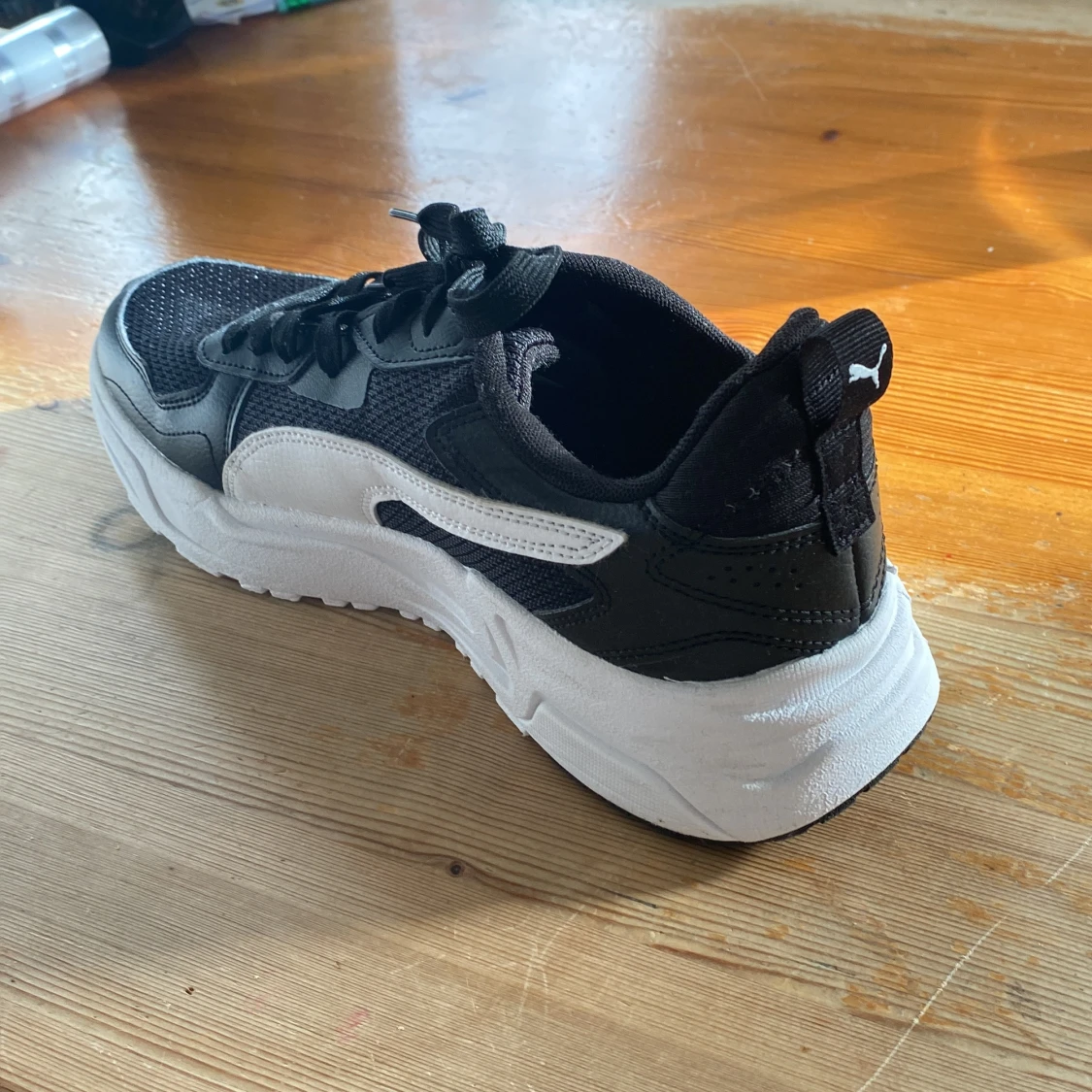 Svarta och vita sneakers från Puma - 2
