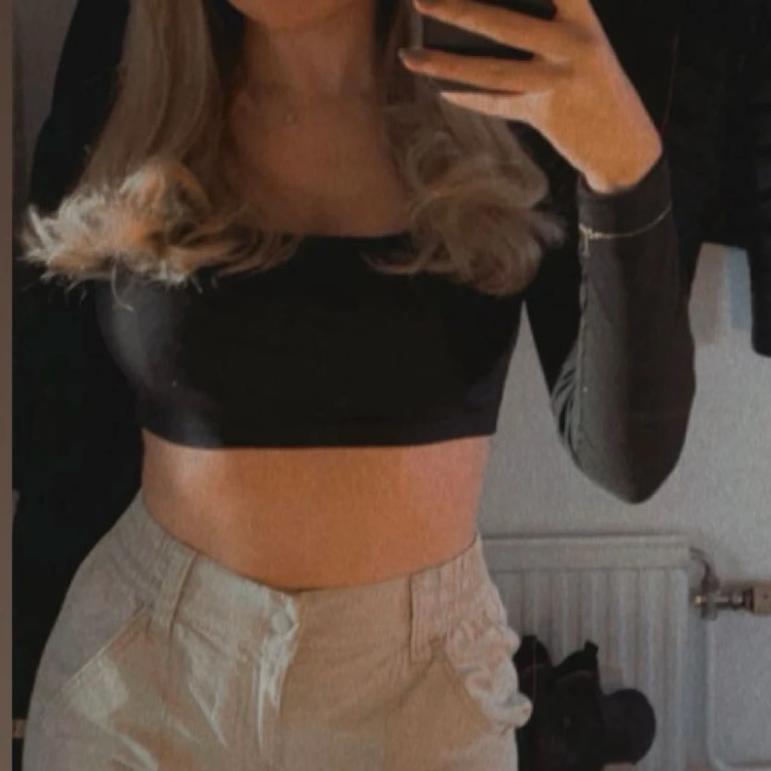 Svart croppad långärmad topp - 1