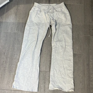 Brandy Melville mjukis byxor  - Supersnygga brandy melville byxor💕 Har använts några gånger och är därför smått noppriga på insidan. Skriv om frågor ☺️