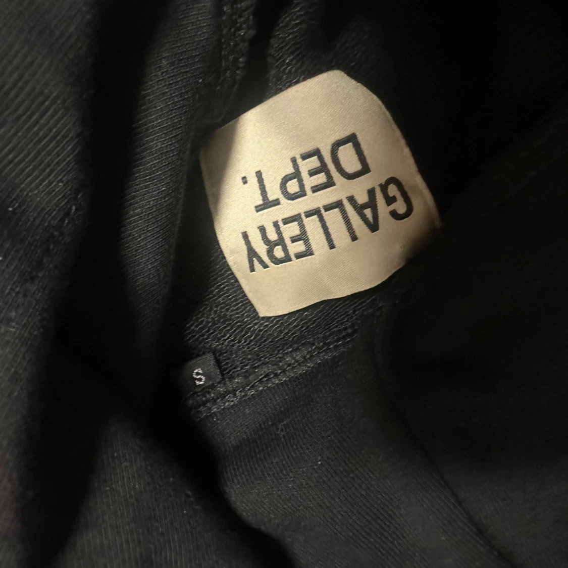 Svart hoodie från Gallery Dept. - 2