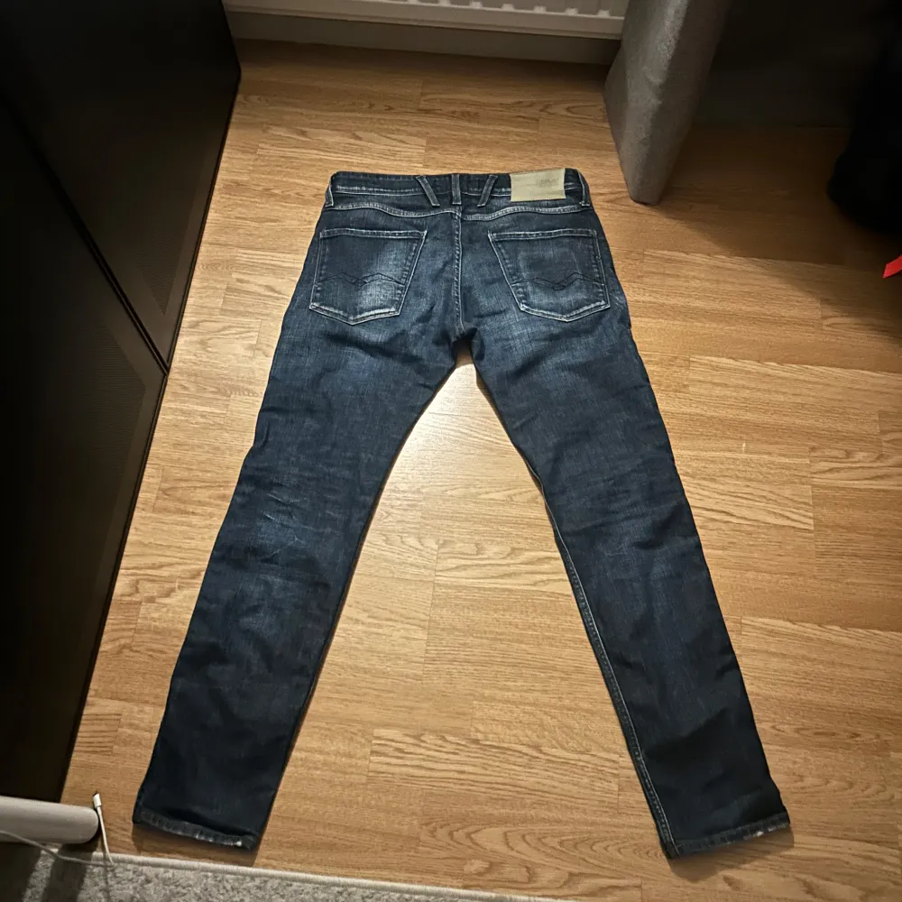 Säljer ett par riktigt feta replay anbas Jeans i storlek 31:30  dom är i bra skick. Nypris 2000 mitt pris 600 . Jeans & Byxor.