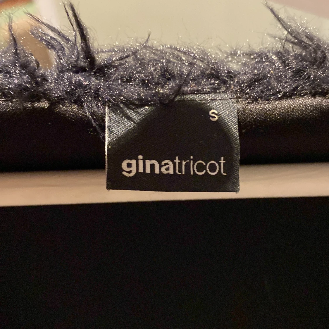 Svart pälsjacka från Gina Tricot - 91