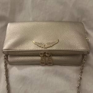 Zadig & voltaire väska - Superfin Zadig & Voltaire väska💘 EJ ÄKTA!!!😚😚 