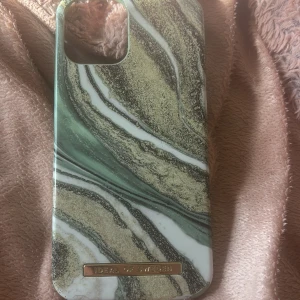 Mobilskal  - iPhone 12 mobilskal från ideal of Sweden