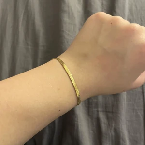 armband - Superfint armband, vattentålig(stainless steel) använd få gånger, inget tecken av användning☺️💕
