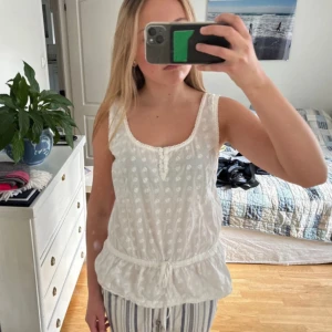 Vit topp - Fin topp/blus/linne🥰 Stl S, märke: LTB