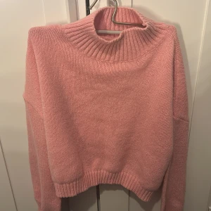 Stickad rosa tröja - Stickad rosa tröja🩷 Bra skick.