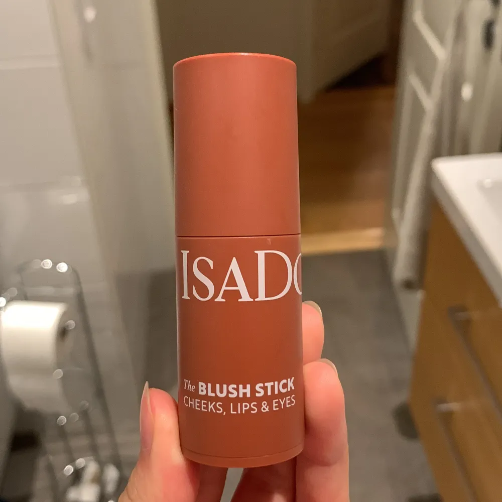 Ny blush stick från Isadora. Jättefin färg 💗 köptes för 160kr. Skönhet.