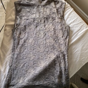 spets topp - spets topp i fin skick 