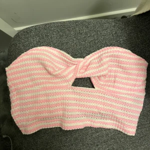 Topp - Tubtopp från shein, supergullig färg men kommer inte ill användning, använt ca 1 gång så är som ny.