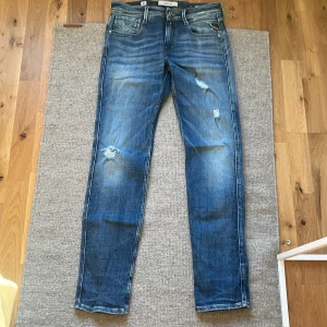 Replay jeans  - Säljer mina replay jeans för att dem inte passaar mig längre, hör av er vid minsta fundering