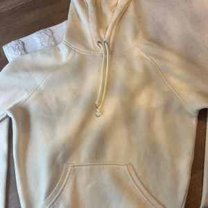 Gul hoodie - Jätte fin och mysig oversized hoodie perfekt till hösten 😍 