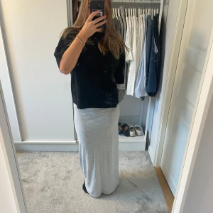 Maxikjol - Grå kjol från ellos. Knappt använd 