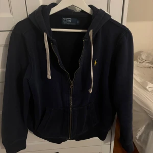 Ralph Lauren Zip - Säljes då den inte passar mig längre, ändå helt okej cond; 7/10