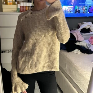 Stickad tröja  - Använd men i bra skick 