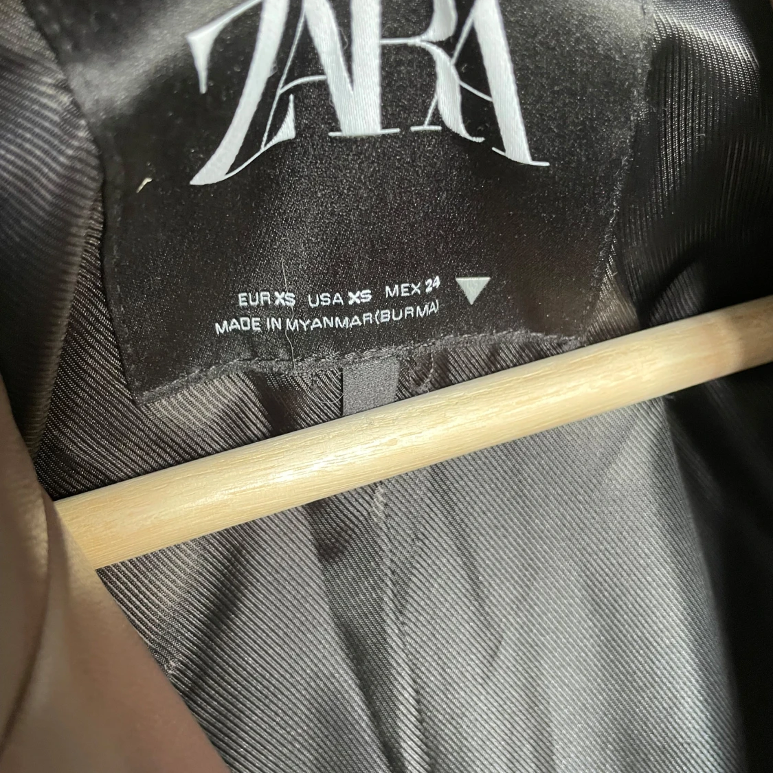 Brun skinnkavaj från Zara - 90