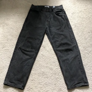 Baggy jeans - Baggy jeans från emporia. Säljer för d inte min stil längre. Kom privat för fler bilder och frågor✅