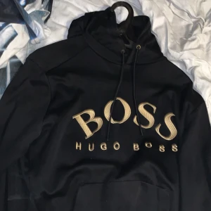 Boss tröja  - Boss hoodie bra kvalité och ser väldigt bra ut till salu 
