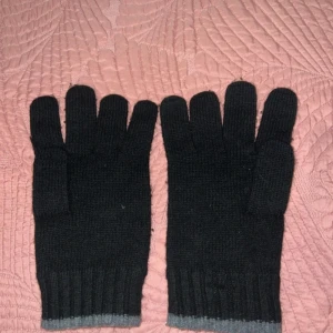 Dressmann vantar - Dem är lite för stora för mig, så jag säljer dem istället.  Storlek L-XL Väldigt varma kan jag säga.