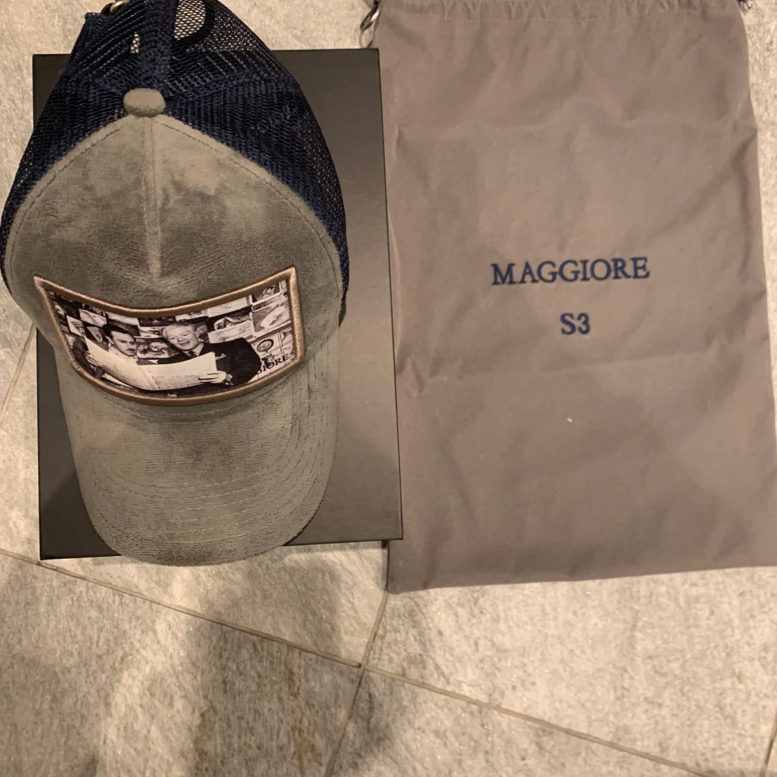 Grå och blå keps från Maggiore - 1