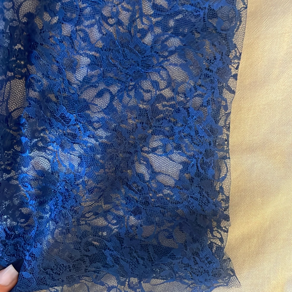 Blått spetlinne som är v ringat - 3