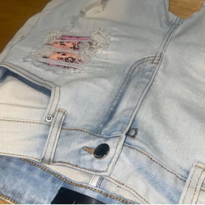 Amiri jeans  - Skriv om det är nåt kan går ner i pris vid snabb affär 