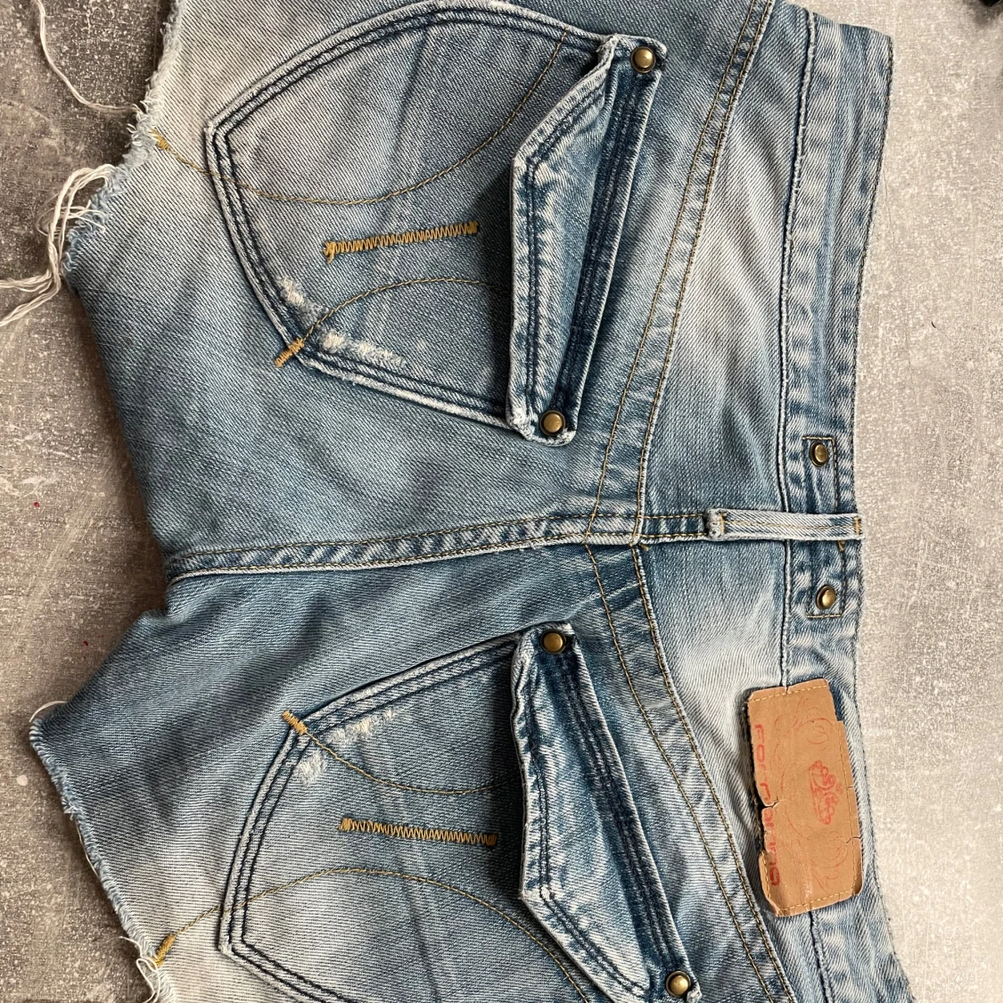 Lågmidjade jeans shorts - 1
