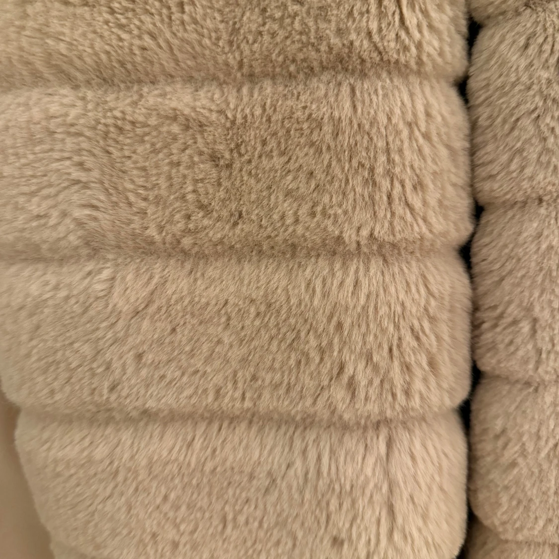 Beige teddyjacka från Gina Tricot - 3