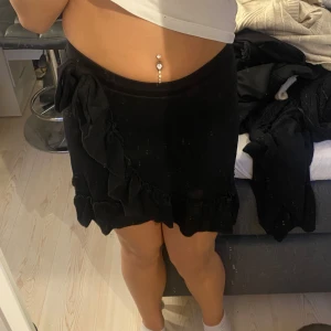 Kjol - Använd fåtal gånger, inga defekter🤍köpt på gina för ca 5år sen 
