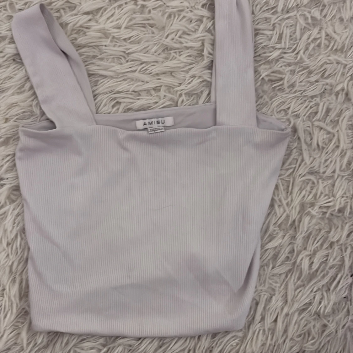 Vit ribbad linnetopp från Amisu