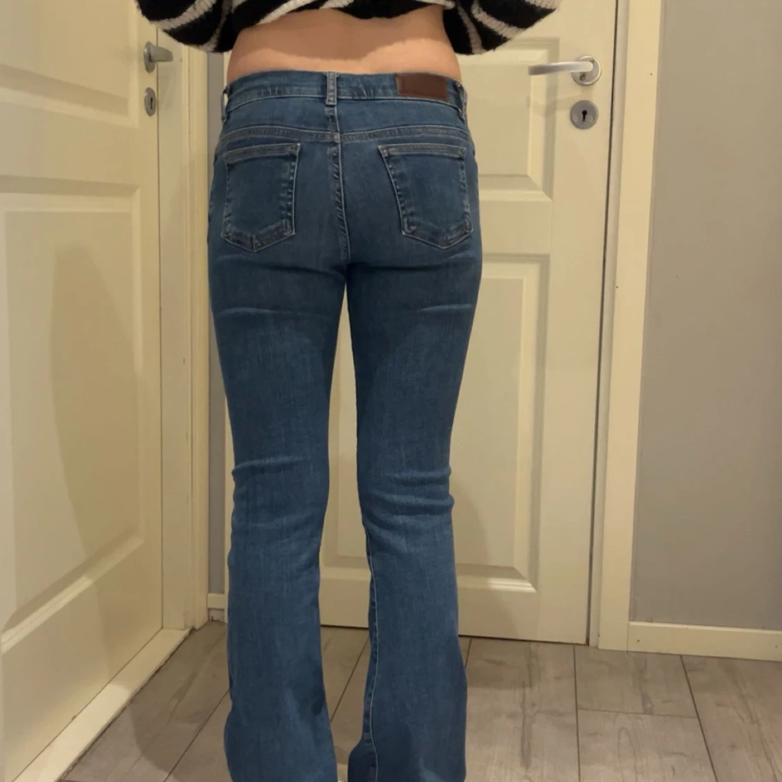 Blå bootcut jeans - 2