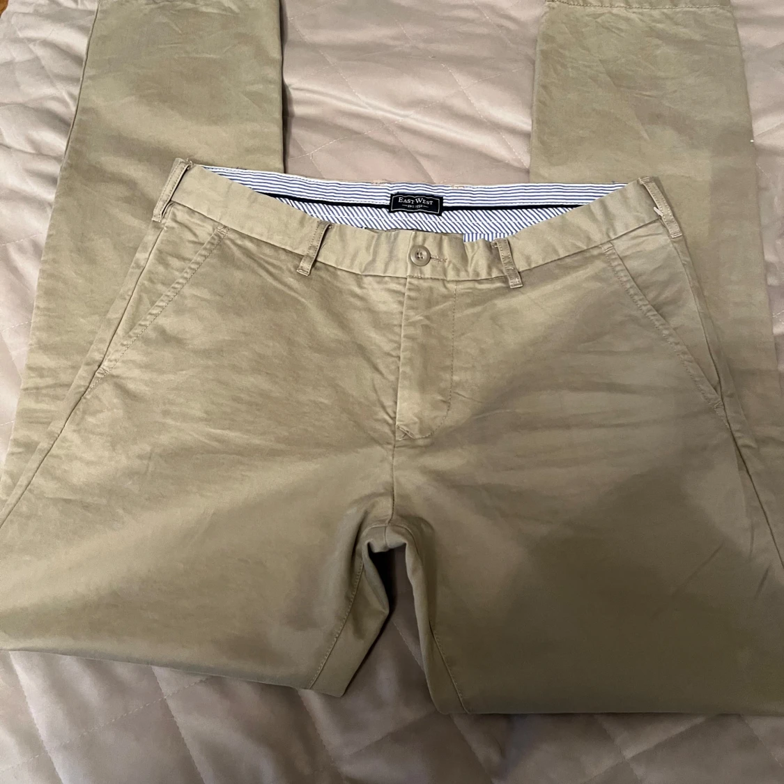 Beige chinos från East West