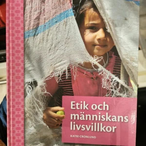 Etik och människans livsvillkor. Studielitteratur - Boken 'Etik och människans livsvillkor' av Katri Cronlund utforskar etiska frågor och hur de påverkar människors liv. Använde den när jag studerade till undersköterska. 
