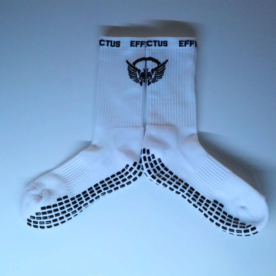 Vita strumpor med grepp från EffectusUF - 2