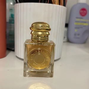Burberry goddess parfym  - Ny goddess parfym doftar jättegott men inte min typ av parfym 