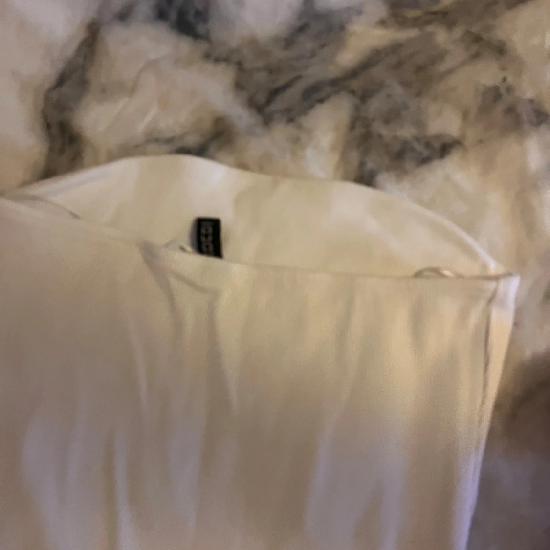 Vit axelbandslös klänning från H&M - 4