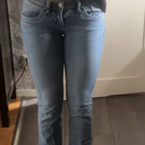 Blå ltb jeans - Intressekoll på mina ltb jeans, storlek W25/L32💗 pris kan diskuteras